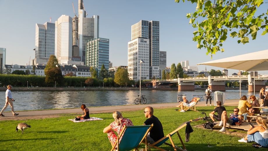 Frankfurt Mainufer © #visitfrankfurt, Plazy, Isabela Pacini